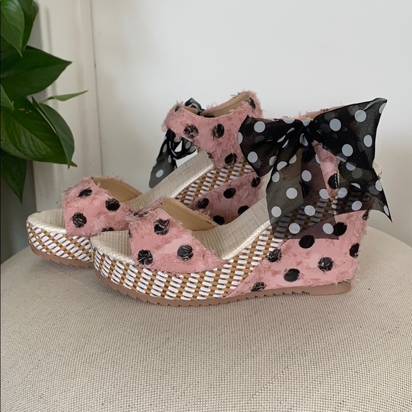 Scarpi’s SIZE 7 ONLY Pink w/Polka Dot Sash Sandals - Picture 4 of 10